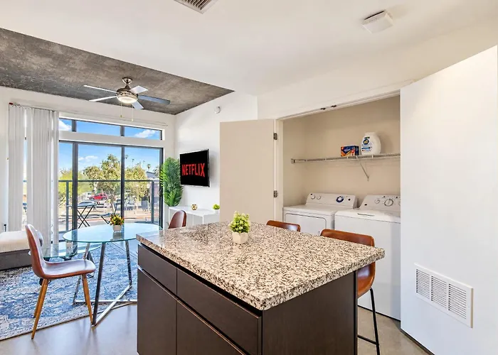 Luxury At Dt Phx Balcony Pool Gym Parking Wd Apartment