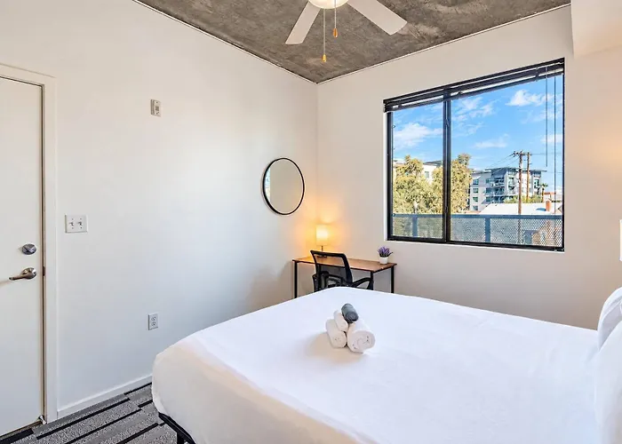 Luxury At Dt Phx Balcony Pool Gym Parking Wd Apartment